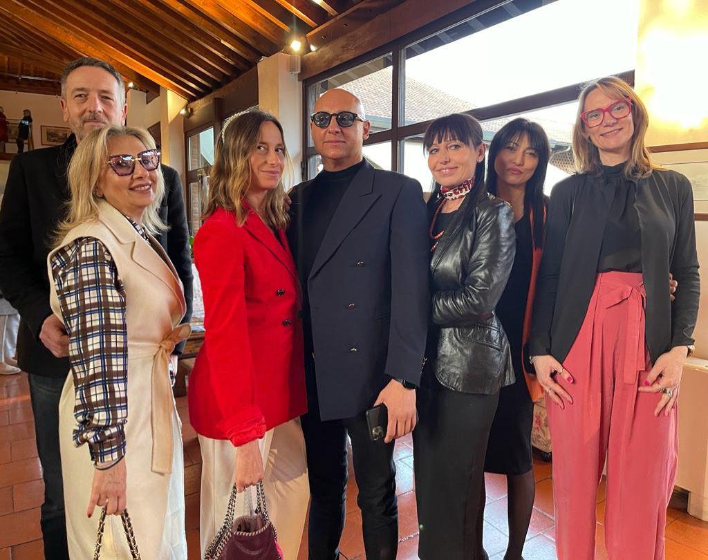 Ecco alcuni degli ospiti presenti all'evento durante il quale Centro Tessile Milano ha presentato la nuova collezione SS23 al Country Club Molinetto, articolo su Beyond the Magazine