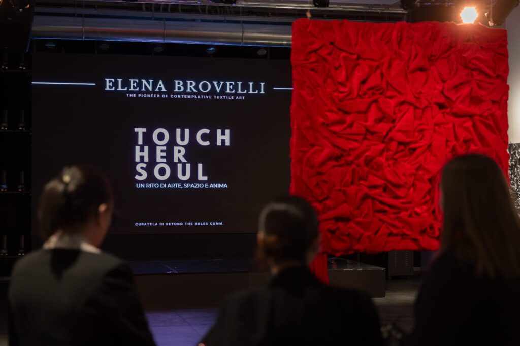 Elena Brovelli, Touch Her Soul, Mostra Evento, Articolo su The Hub