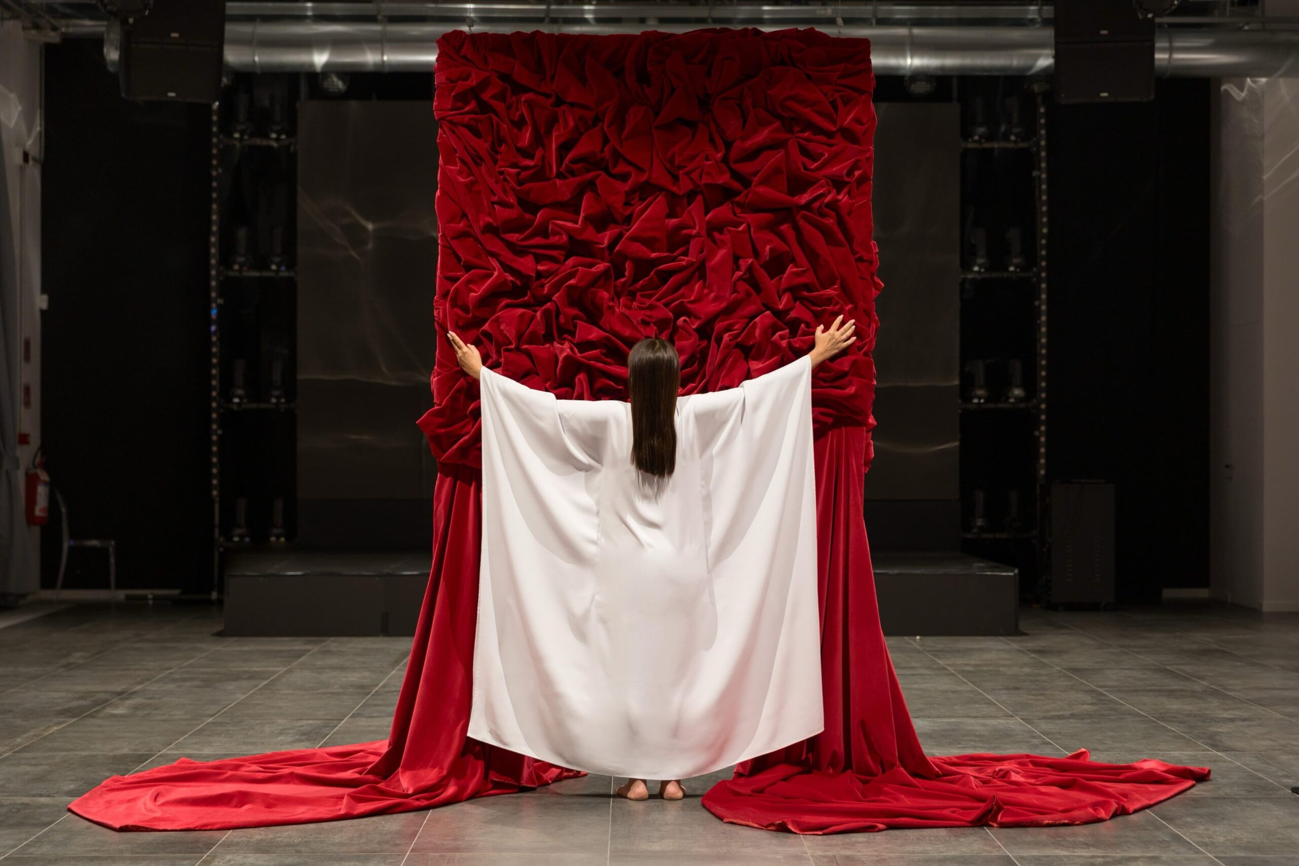 Elena Brovelli, Touch Her Soul, Mostra Evento, Articolo su The Hub
