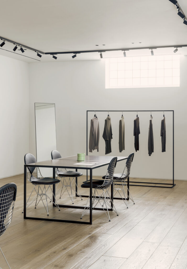 Roberto Collina, apre primo showroom, articolo su The Hub Milan