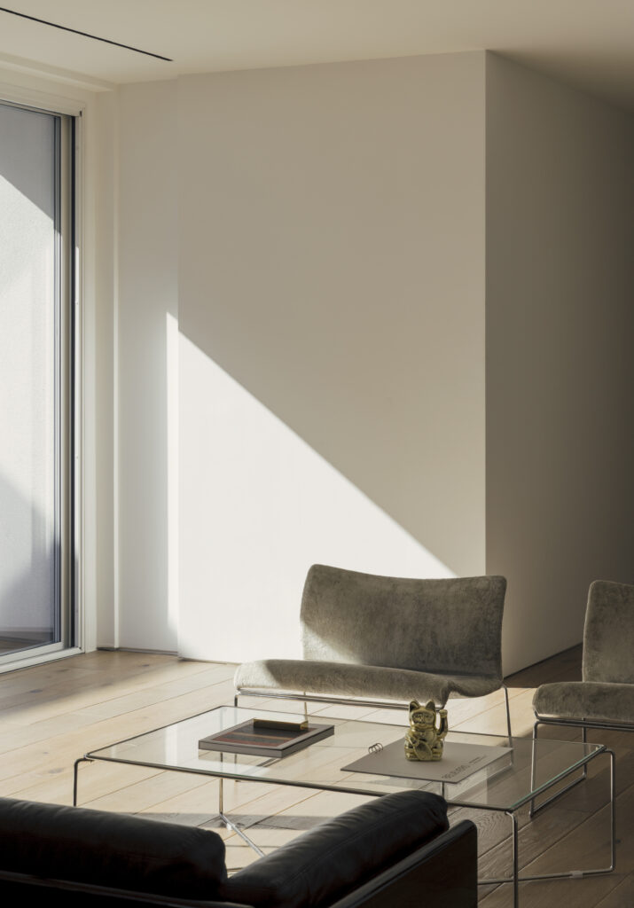 Roberto Collina, apre primo showroom, articolo su The Hub Milan